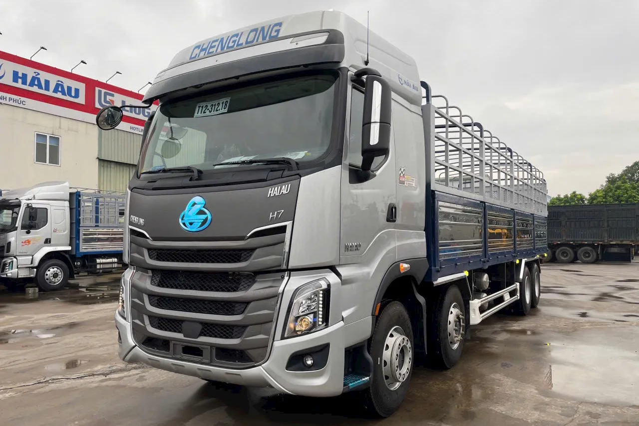 XE TẢI THÙNG CHENGLONG H7 8x4 400HP